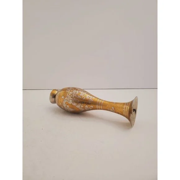 Vintage etched brass vase with flowers design - Picture 5 of 10